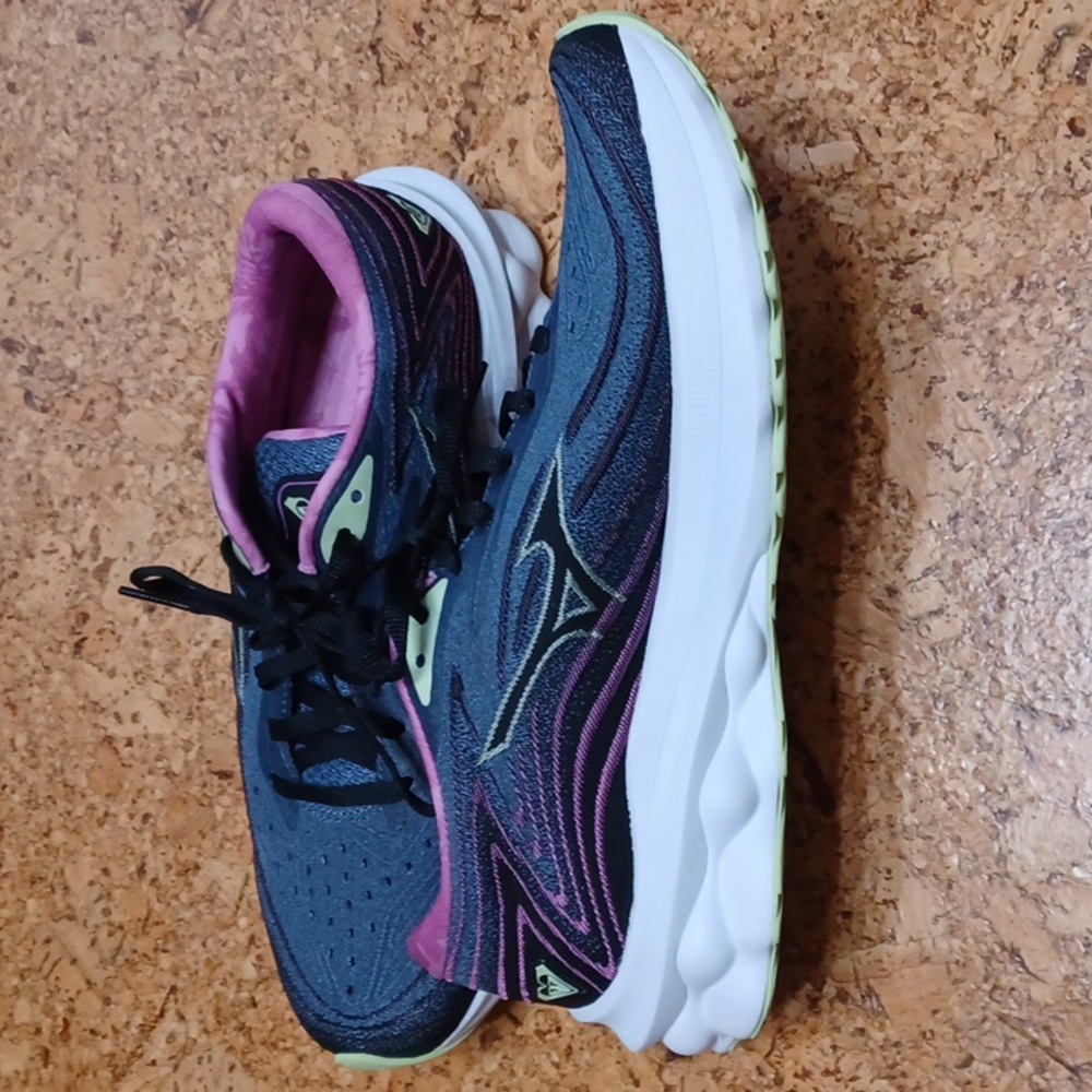 Mizuno x Roxy Wave Skyrise 5 Running Shoes Women's Size 8 NWOT - Picture 5 of 10